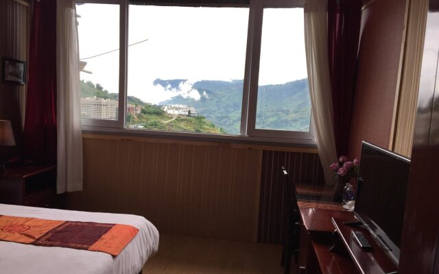 Cat Cat Sunrise Hotel