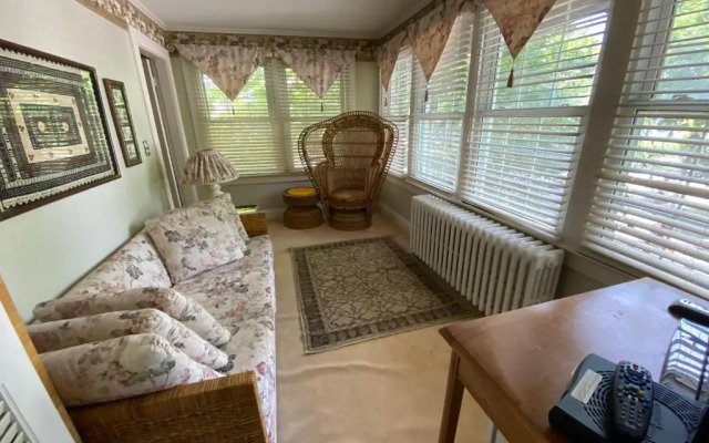 Bernard Gray Hall Bed and Breakfast