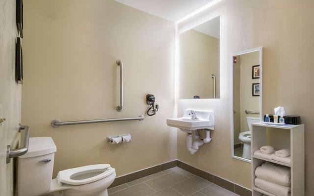 Comfort Inn & Suites Harrisburg - Hershey West