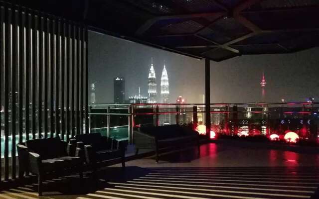 Expressionz Professional Suites by SweetHome