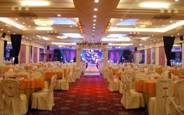 Century Plaza Qidu Hotel