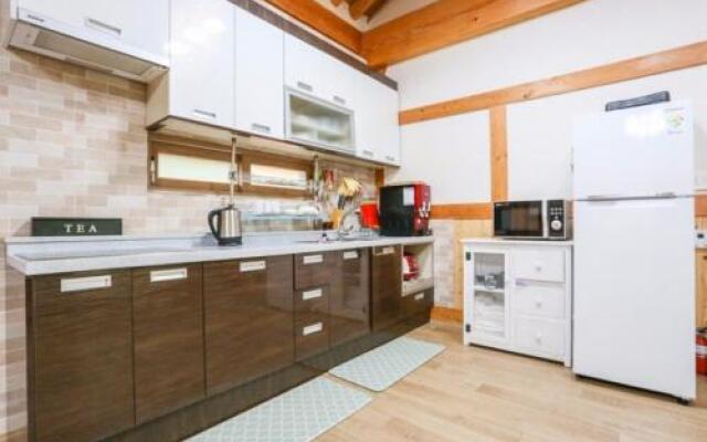 Hanok Jungwon House Pension