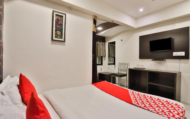 OYO 22477 Hotel Blue Moon