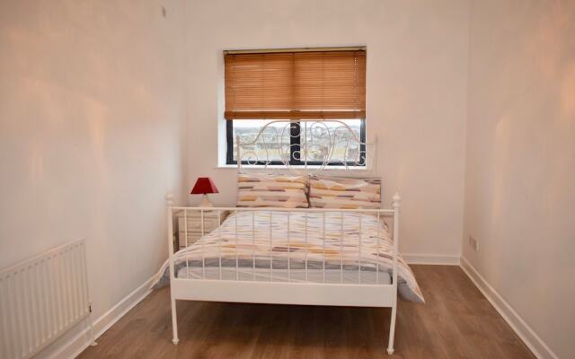 Modern 2 Bedroom Ifsc in Spencer Dock