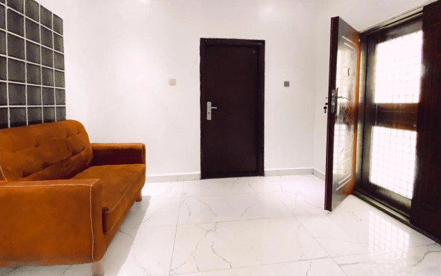 Royal Court Lounge & Boutique Hotel