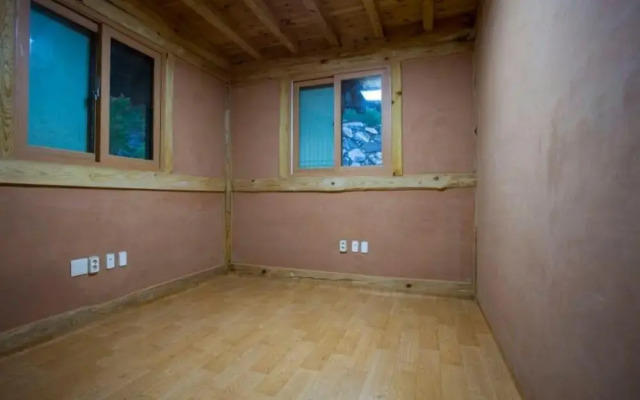 Chungju Solnaeeum Hanok Pension