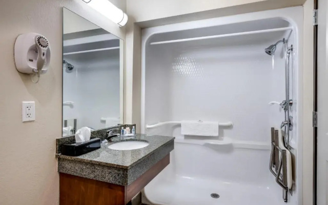 Super 8 Bonner Springs