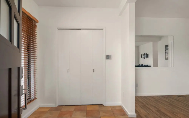 Seattle Vacation Home: The Hawks' Nest