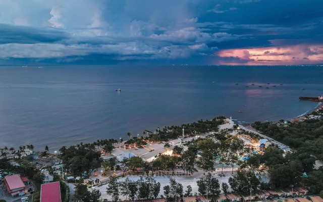 Villa Excellance Beach & Wavepool Resort