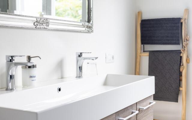 Home2Book Stunning Design House Arafo