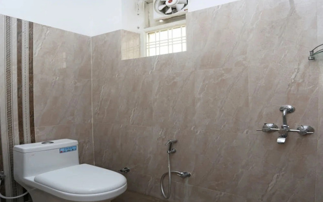 VMS Royal Inn By OYO Rooms