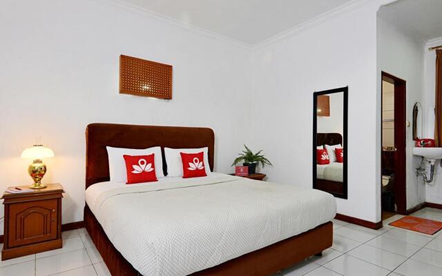 ZEN Rooms Villa Duta