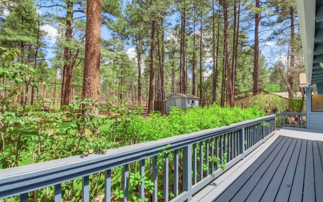 Deck + Pool Table: Pinetop-lakeside Nature Escape