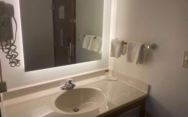 Howard Johnson by Wyndham Manteno