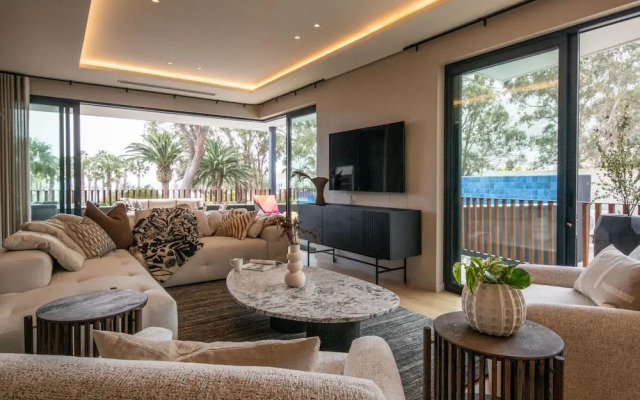 Stunning Camps Bay Holiday Oasis Solange Residence