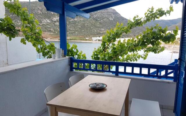 Beachfront studio apartment with incredible views