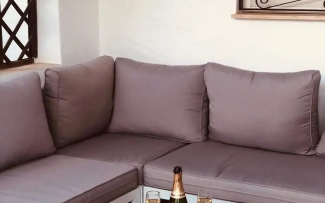 Belvilla by OYO Villa La Casita