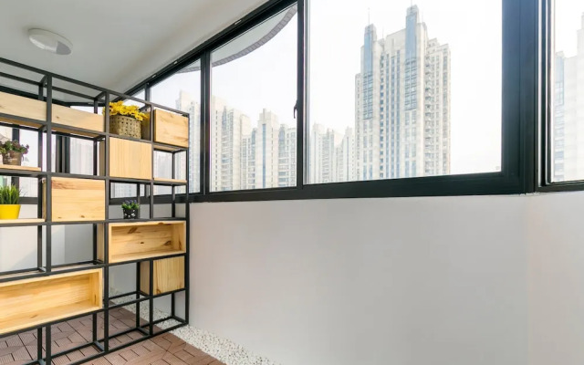 Henry's Apartment- Xujiahui Road