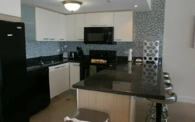 Casual Elegance - Two-bedroom Condo - Pri 8501