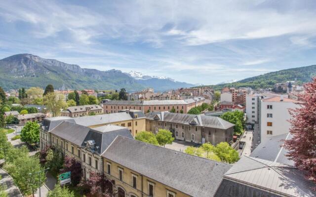 Modern 1br with terrace and a breathtaking view in Annecy