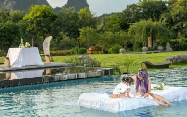 Shanzhige Light Luxury Holiday Hotel (Yangshuo West Street)