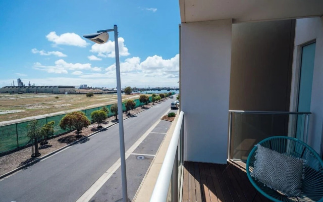 The Cove @ New Port-Pool - Spa - Sauna - Gym & More