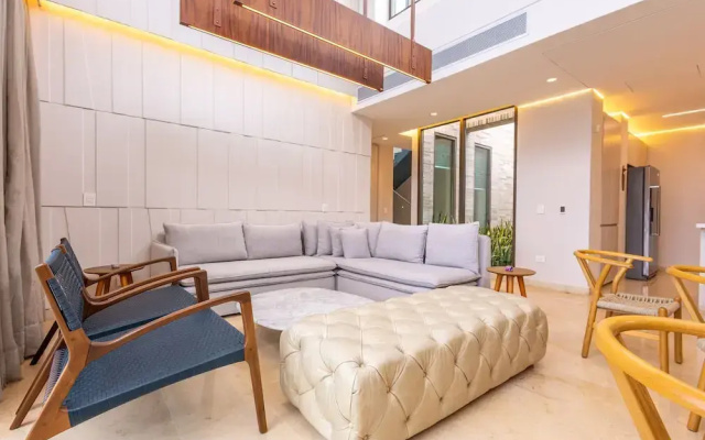 Coastal Villa w Dock Access Pools