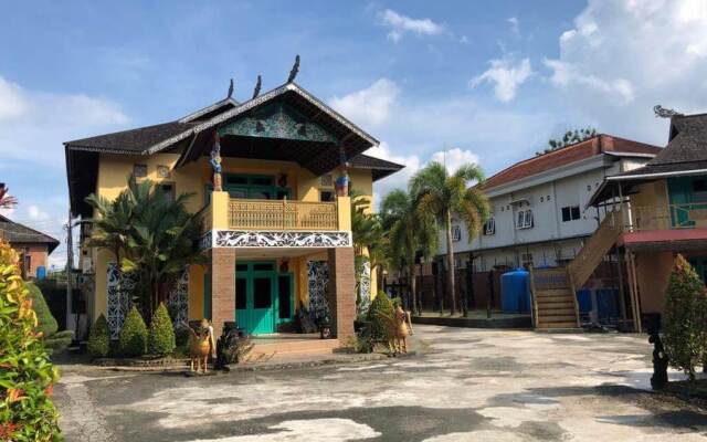 Grand Barumbay Resort Hotel RedPartner