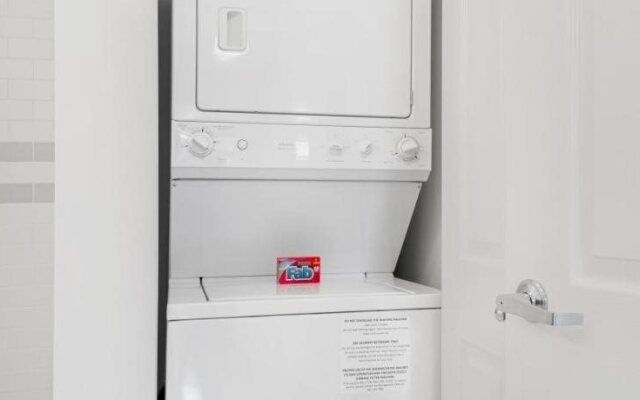 Premier Furnished Apt at Grove Pointe