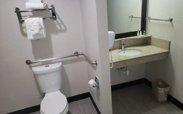 Quality Inn Airport East