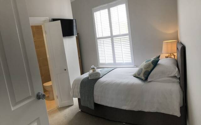 Treddolphin Guest House