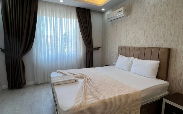 Grand Black Hotel