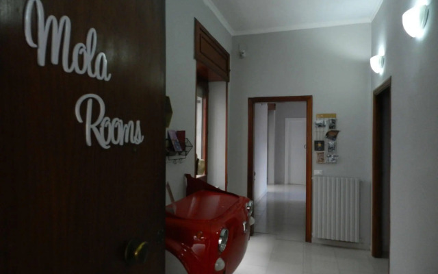 Mola Rooms