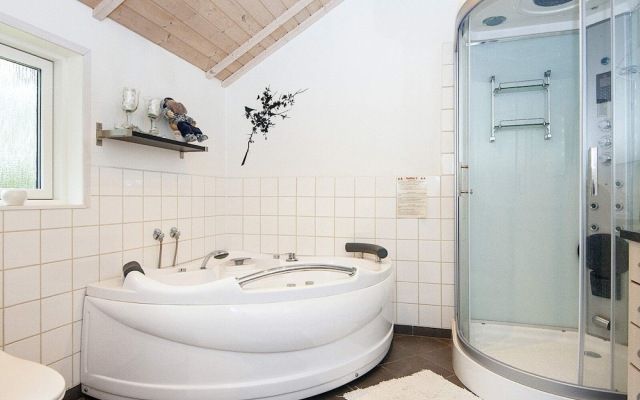 8 Person Holiday Home in Allingabro-by Traum