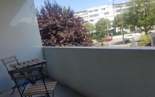 Lovely 1-bedroom rental unit with bath tub.