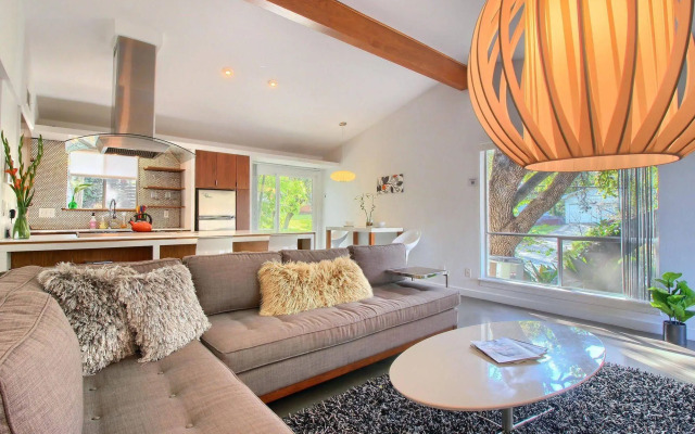 Travis Heights Modern I