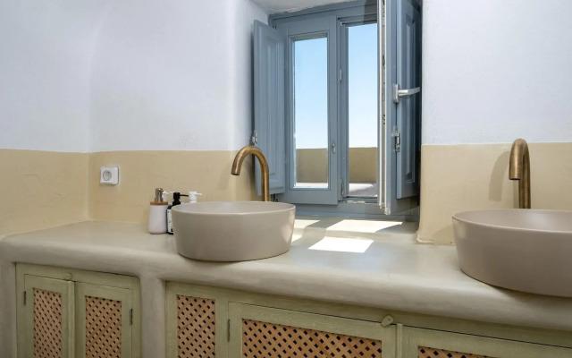 SantorOia Luxury Suites