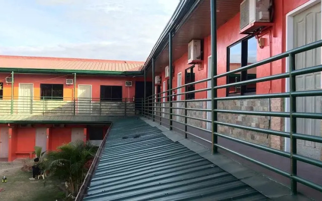 Max Travellers Inn