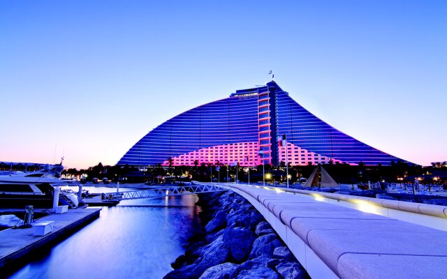 Jumeirah Beach Hotel Dubai