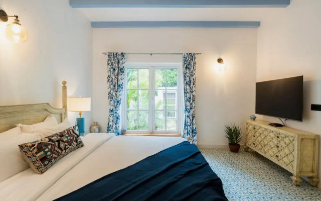 Villa Bauhinia - 5bhk With Pool 10 Mins to Beach
