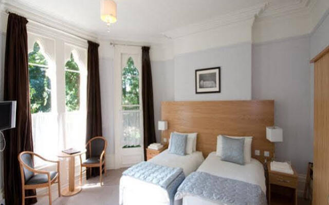 Cliff Lawn Hotel