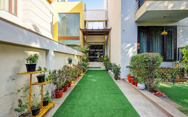 Fabhotel B Stays