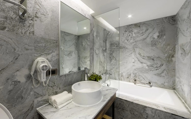 Lan Kwai Fong Garden Hotel