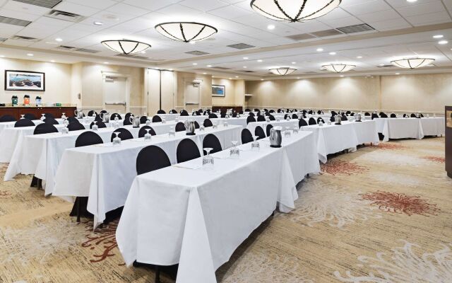 DoubleTree Suites by Hilton Hotel Cincinnati - Blue Ash