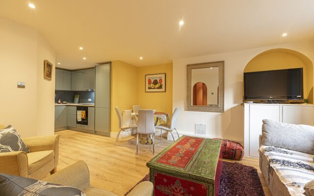 JOIVY Stylish 2 Bed Flat In Notting Hill