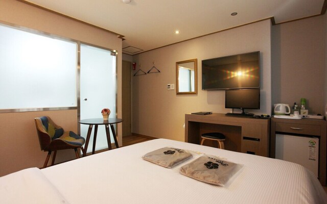 Yeongdeungpo Free Hotel