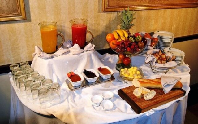 La Colina Suites Hotel