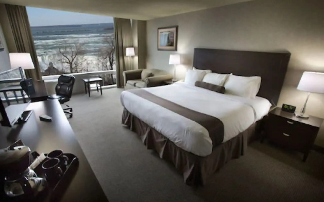 Oakes Hotel Overlooking the Falls