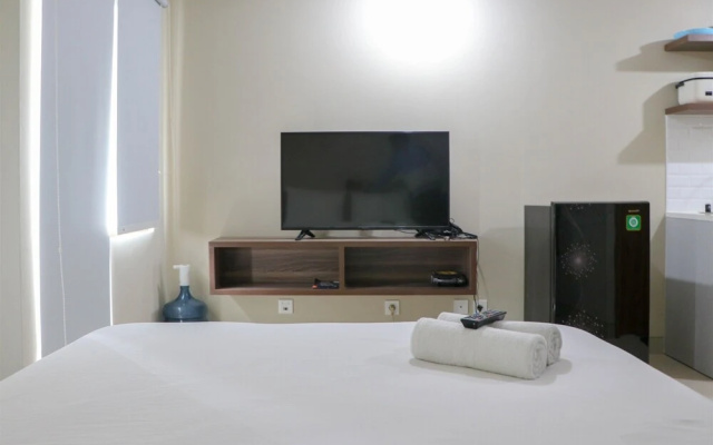 Modern Look and Homey Studio Apartment LRT City Jatibening