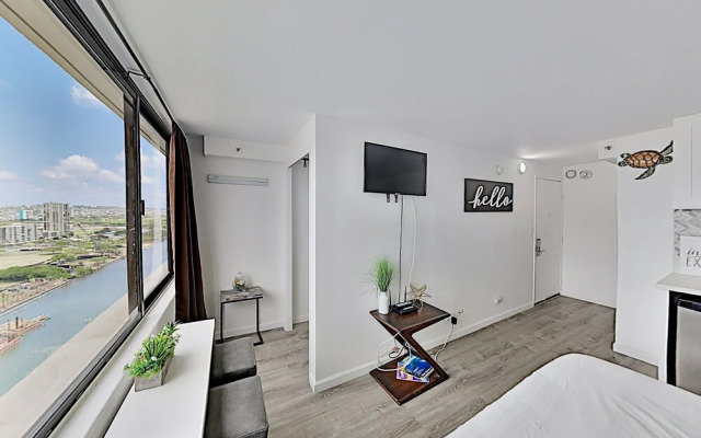 Hawaiian Monarch 2312 Condo by Redawning